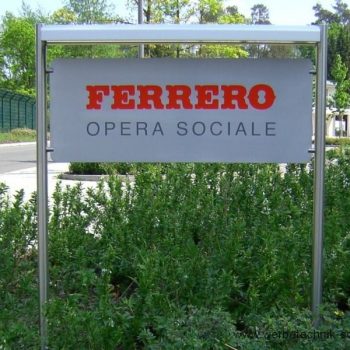 Firmenschild Ferrero Opera Sociale